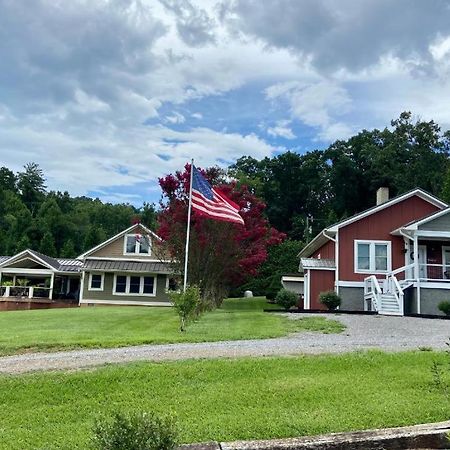 The Farmhouse At Wolfehaven Asheville Exterior photo